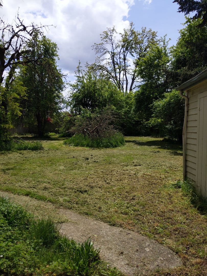 Eugene Apartment: 330 Howard Ave.