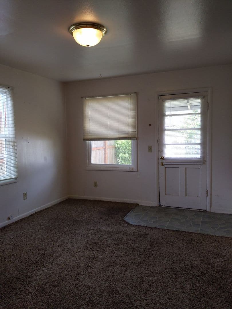 Eugene Apartment: 330 Howard Ave.