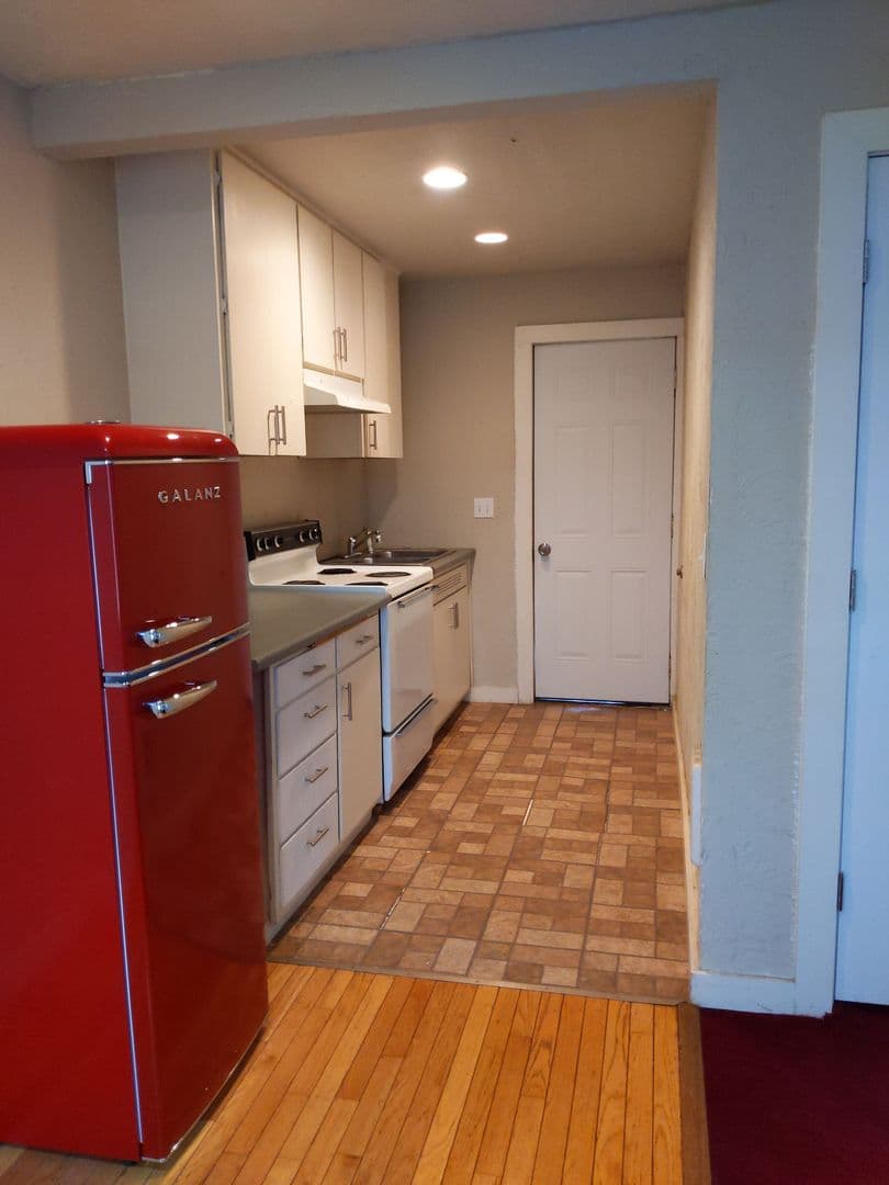 Harrisburg Apartment: 23475 Hwy 99 E