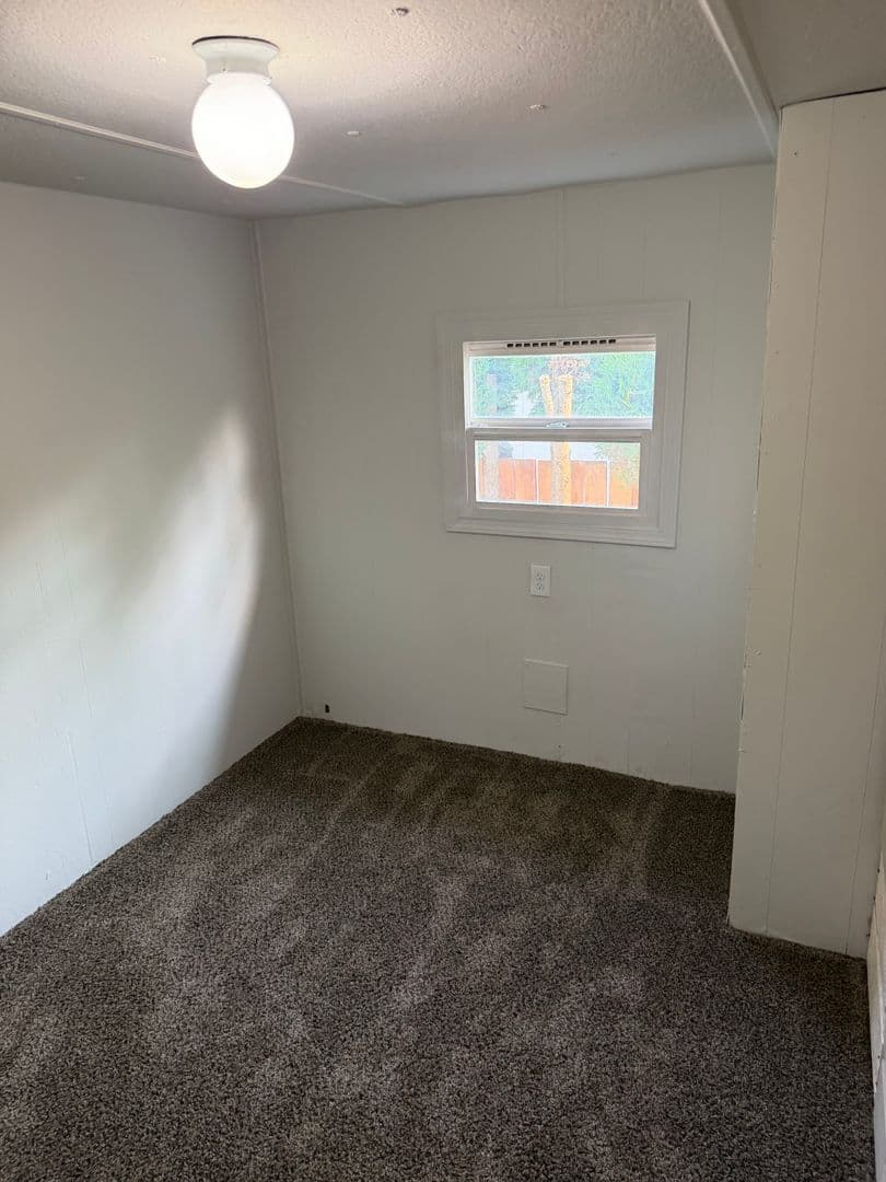 Springfield Apartment: 1273 33rd St