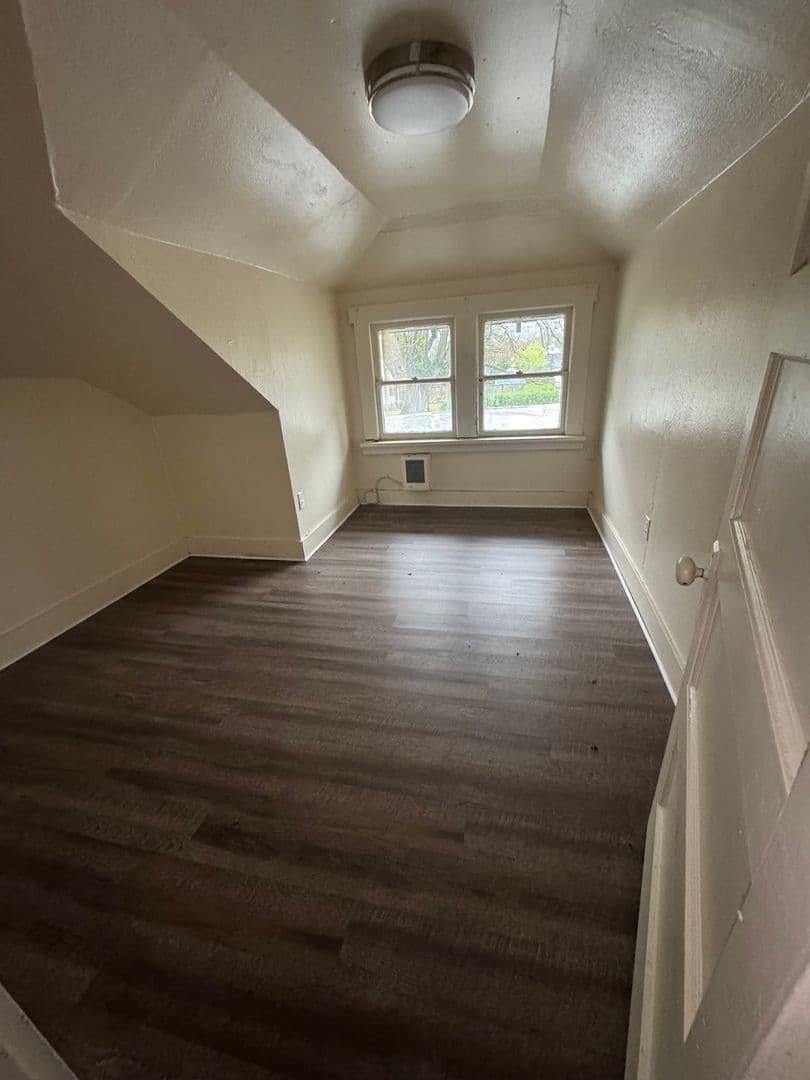 Coburg Apartment: 91012 S Willamette St #1-4