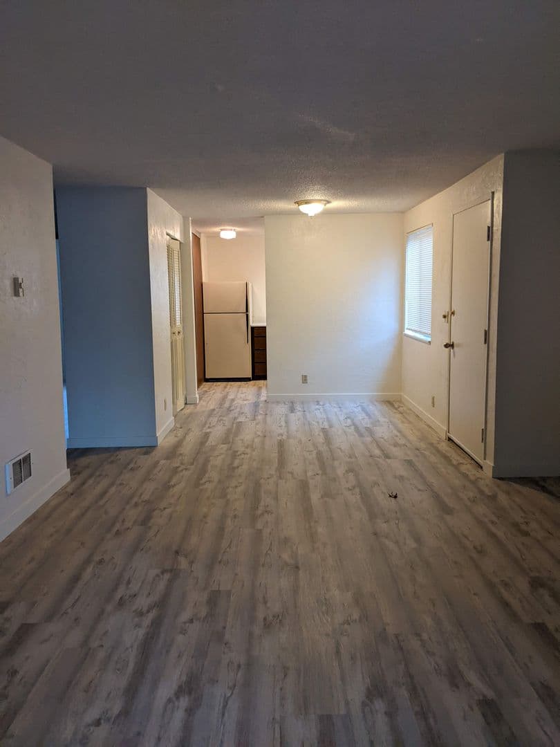 Eugene Apartment: 4001 Potter Street