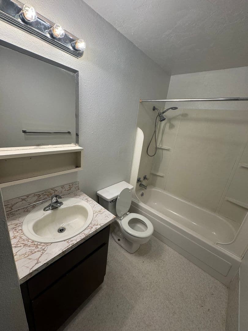 Springfield House: 5040 E Street #19