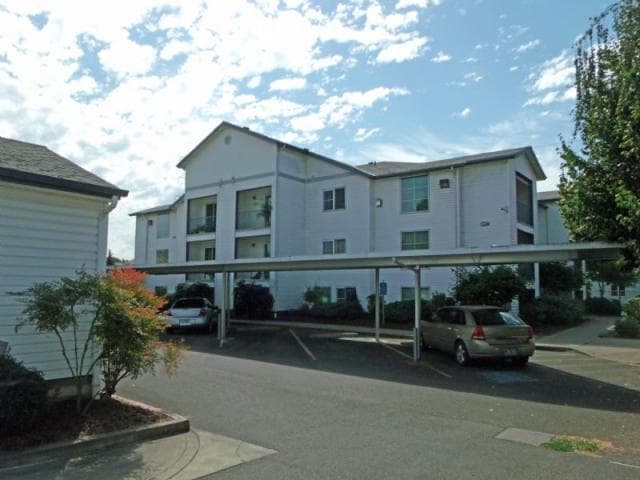 Springfield Apartment: 960 Anderson Lane