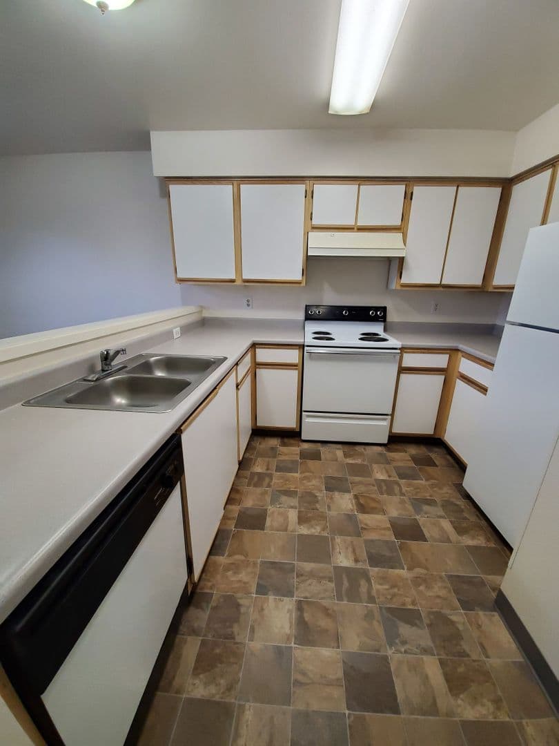 Eugene Apartment: 29840 Willow Creek Road