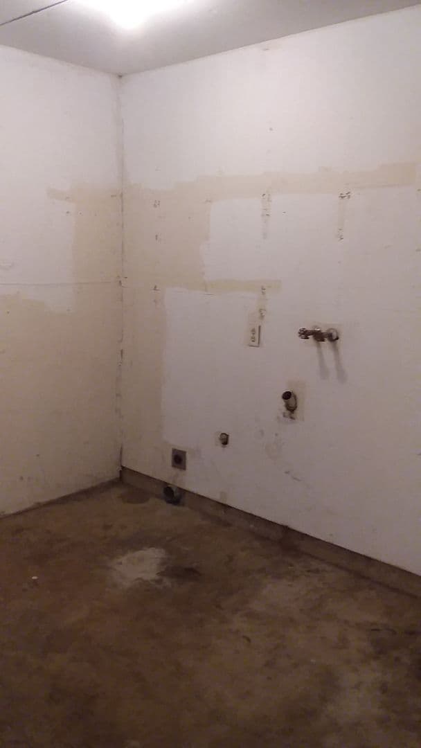Springfield Apartment: 461 & 463 S. 49th Place