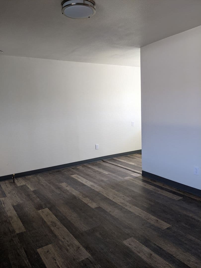 Harrisburg Apartment: 23475 Hwy 99 E
