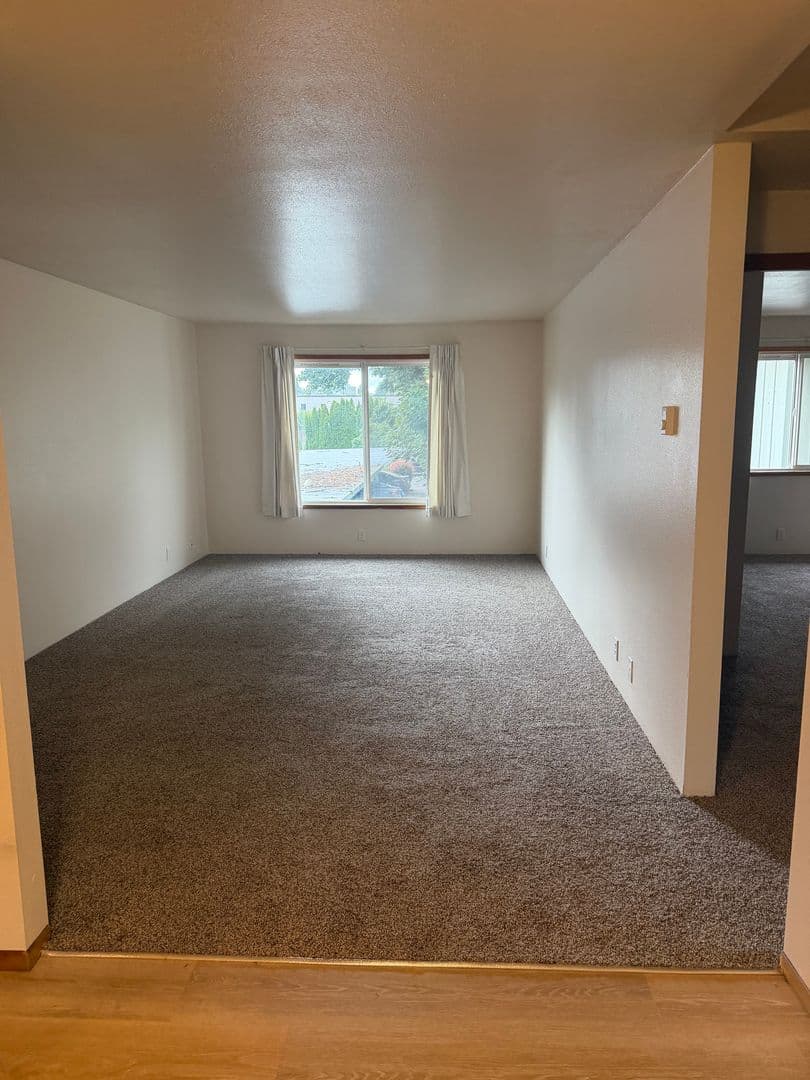 Springfield Apartment: 2420 Pheasant Boulevard