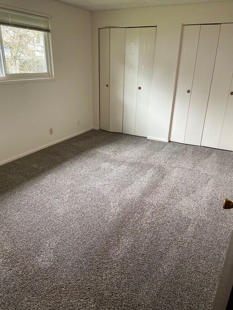 Springfield Apartment: 1238/1240 Kenray Loop