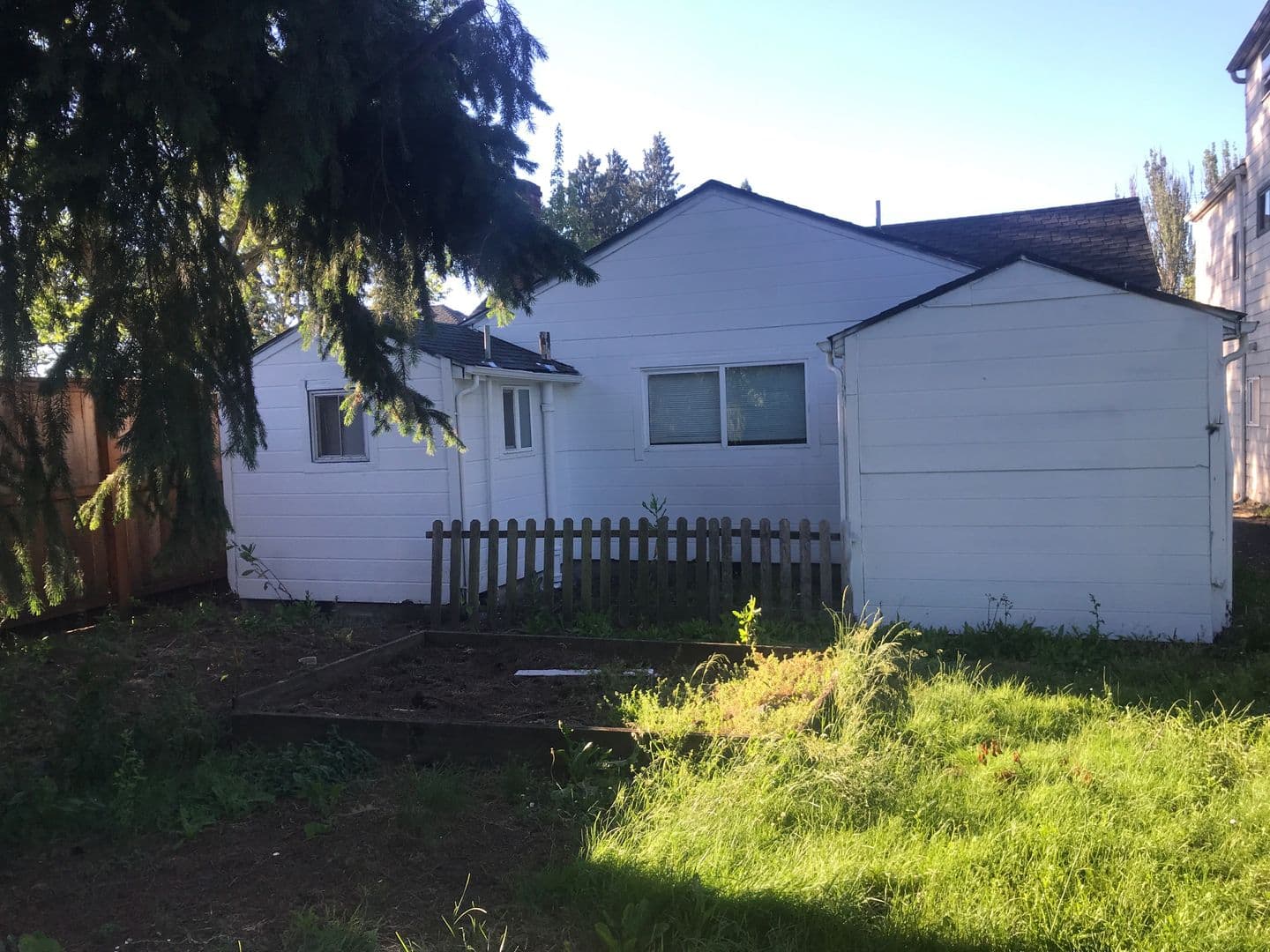 Eugene Apartment: 330 Howard Ave.