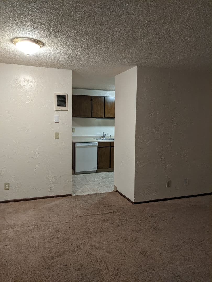 Eugene Apartment: 4001 Potter Street