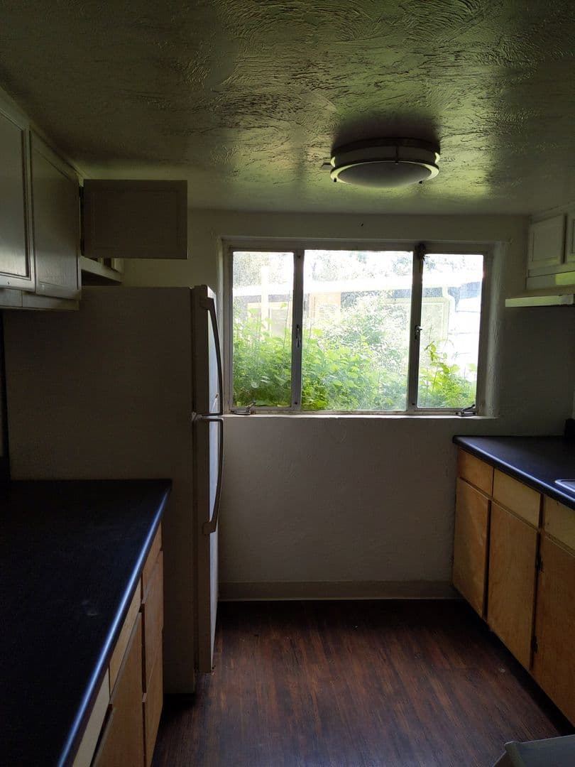 Eugene Apartment: 1698 Riverview St