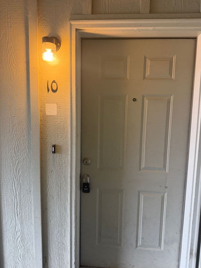 Springfield Apartment: 2420 Pheasant Boulevard