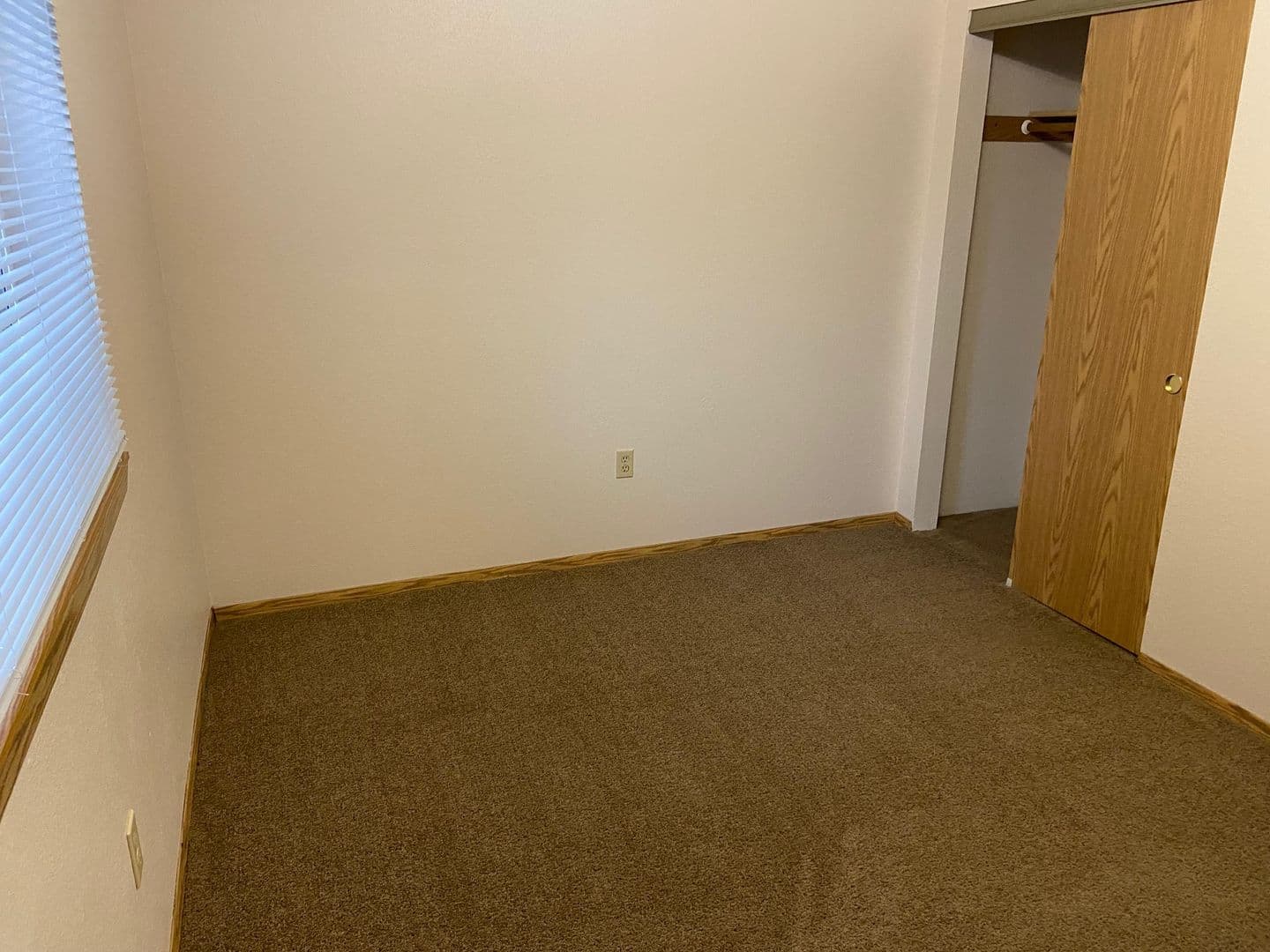 Springfield Apartment: 926 Anderson Lane