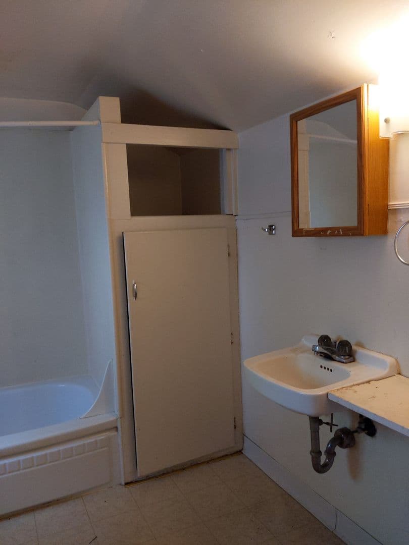 Eugene Apartment: 330 Howard Ave.