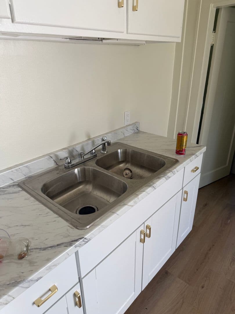 Eugene Apartment: 330 Howard Ave.