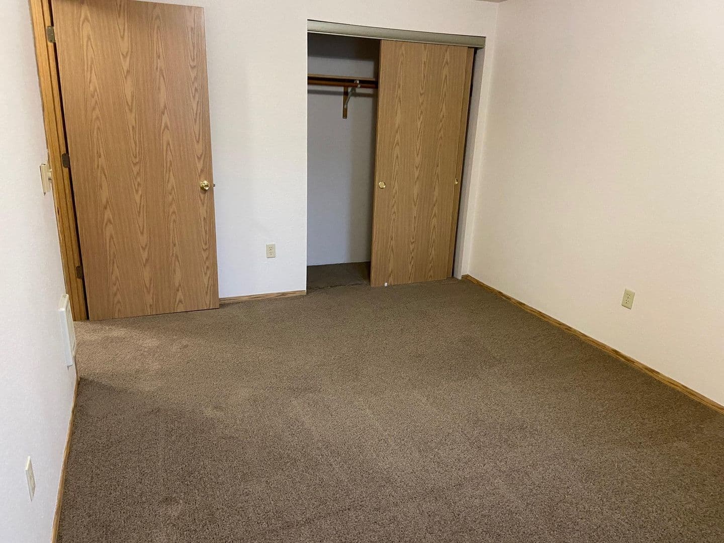 Springfield Apartment: 926 Anderson Lane