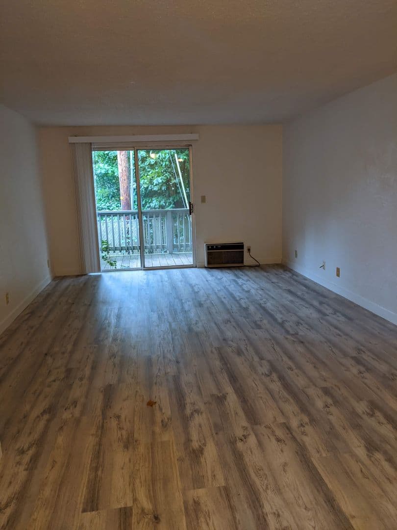 Eugene Apartment: 4001 Potter Street