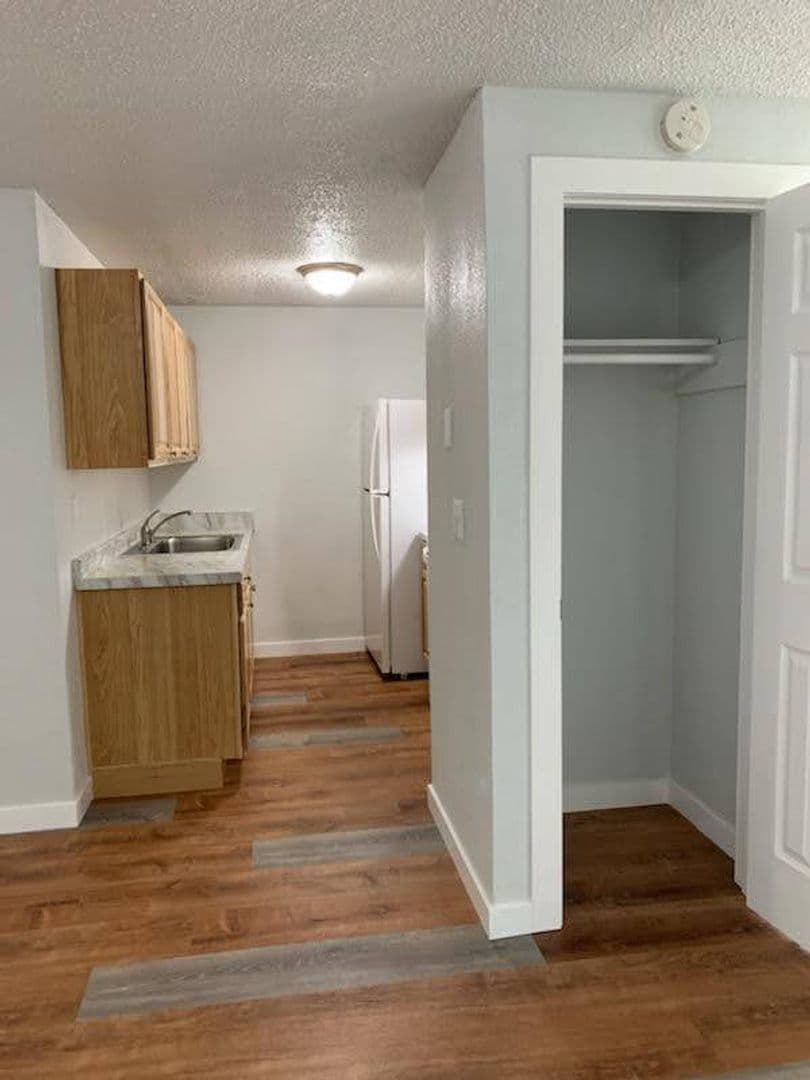 Eugene Apartment: 142 Jefferson Street