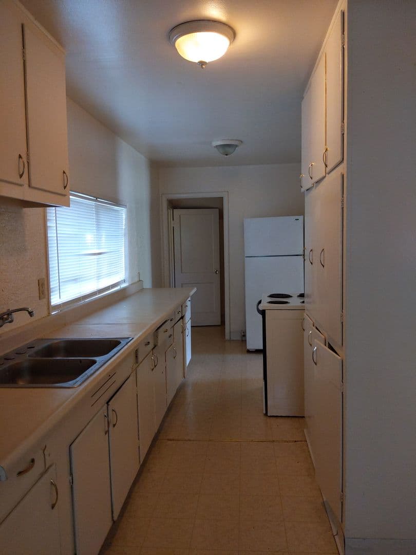 Eugene Apartment: 330 Howard Ave.