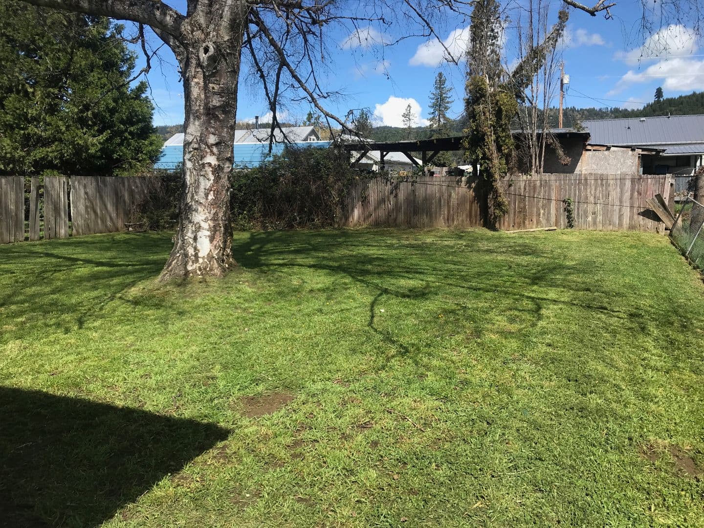 Oakridge Apartment: 47691 and 47693 Beaver St.