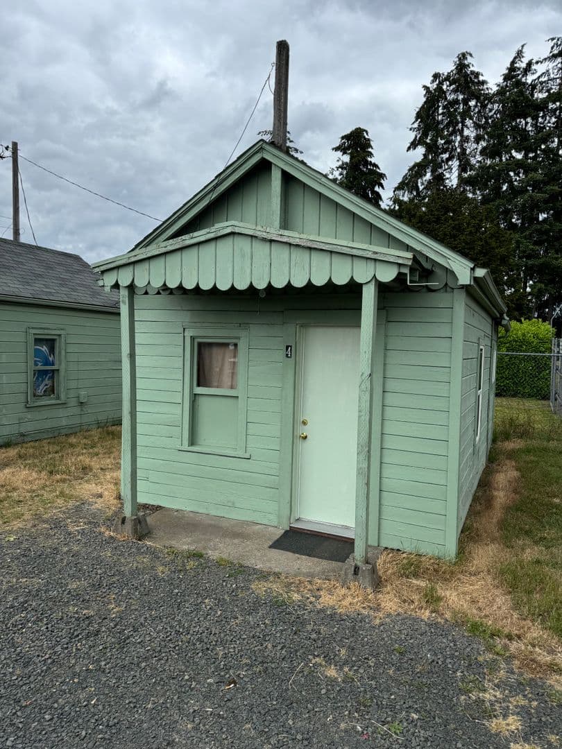 Springfield House: 5170 Main St #4