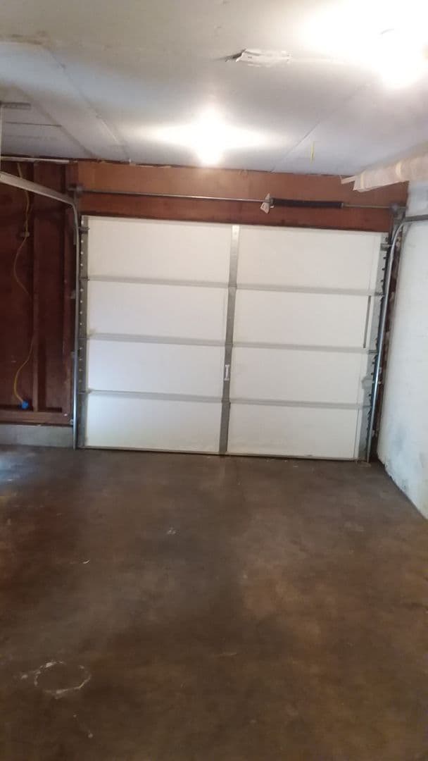 Springfield Apartment: 461 & 463 S. 49th Place