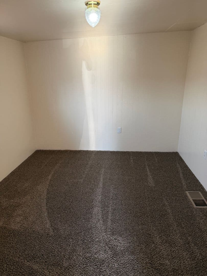 Springfield Apartment: 1273 33rd St