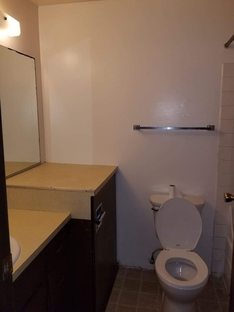 Eugene Apartment: 2090 Roosevelt Blvd.