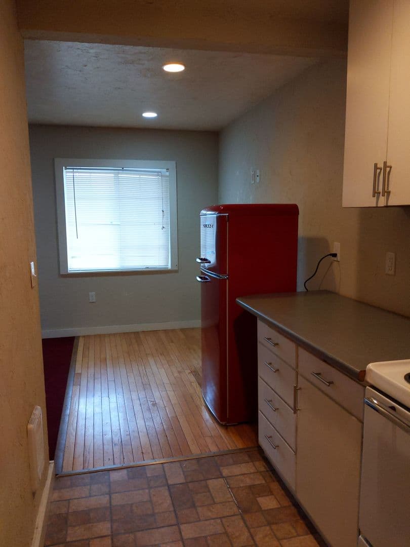 Harrisburg Apartment: 23475 Hwy 99 E