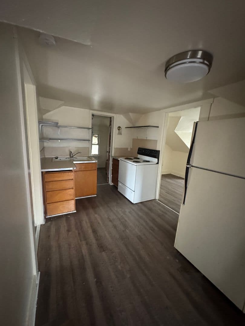 Coburg Apartment: 91012 S Willamette St #1-4
