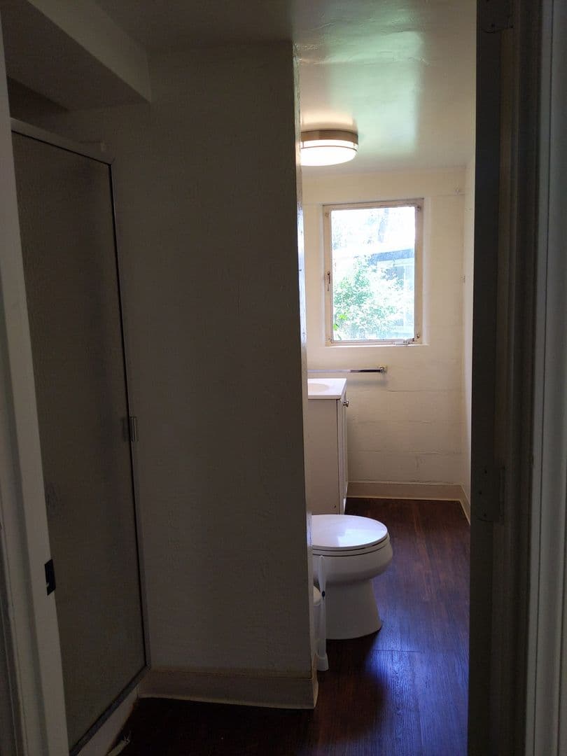 Eugene Apartment: 1698 Riverview St
