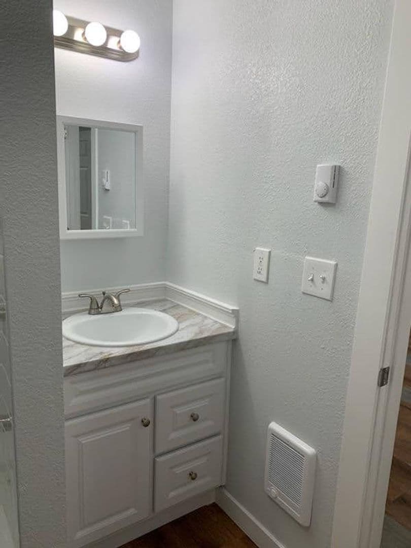 Eugene Apartment: 142 Jefferson Street