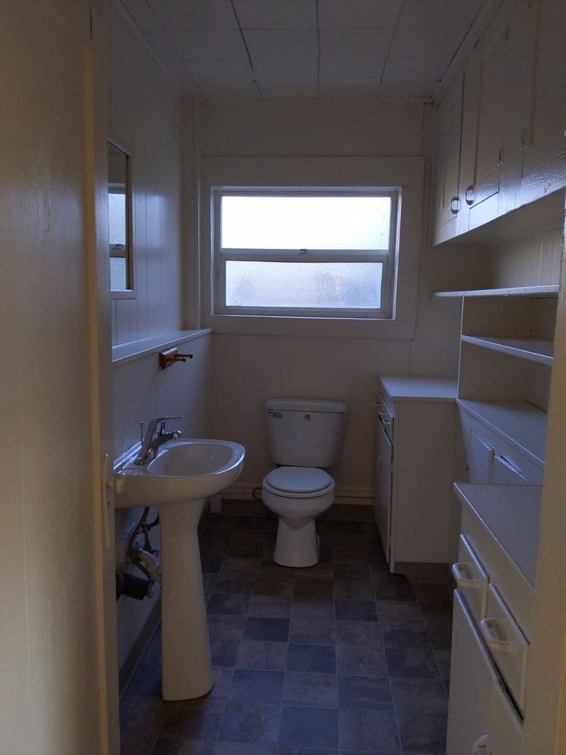 Eugene Apartment: 330 Howard Ave.