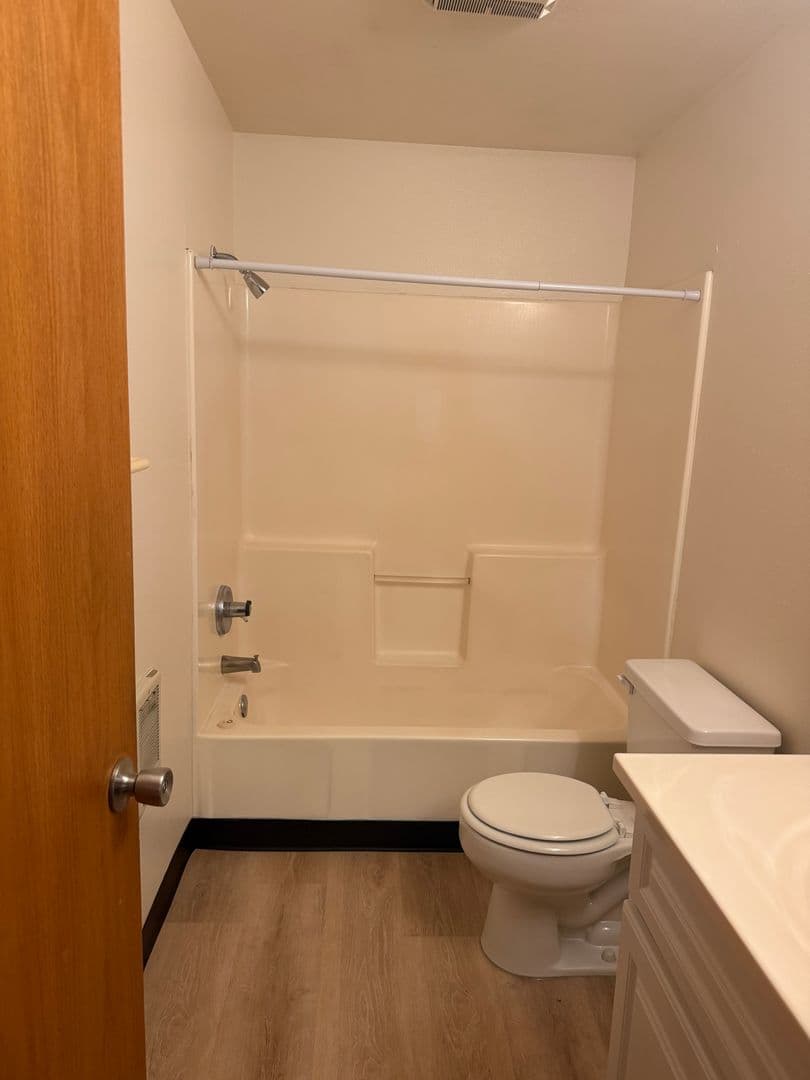 Springfield Apartment: 2420 Pheasant Boulevard