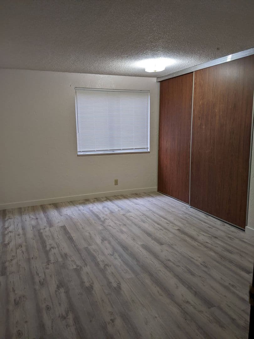 Eugene Apartment: 4001 Potter Street