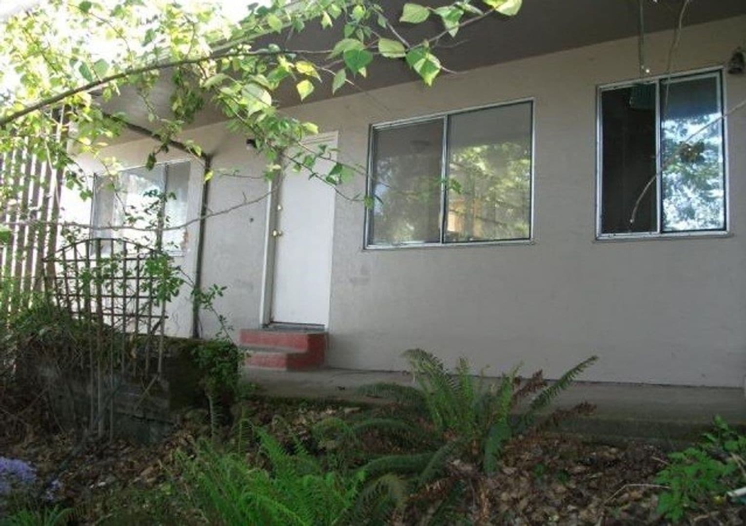 Eugene Apartment: 320 & 320 1/2 Clark Street
