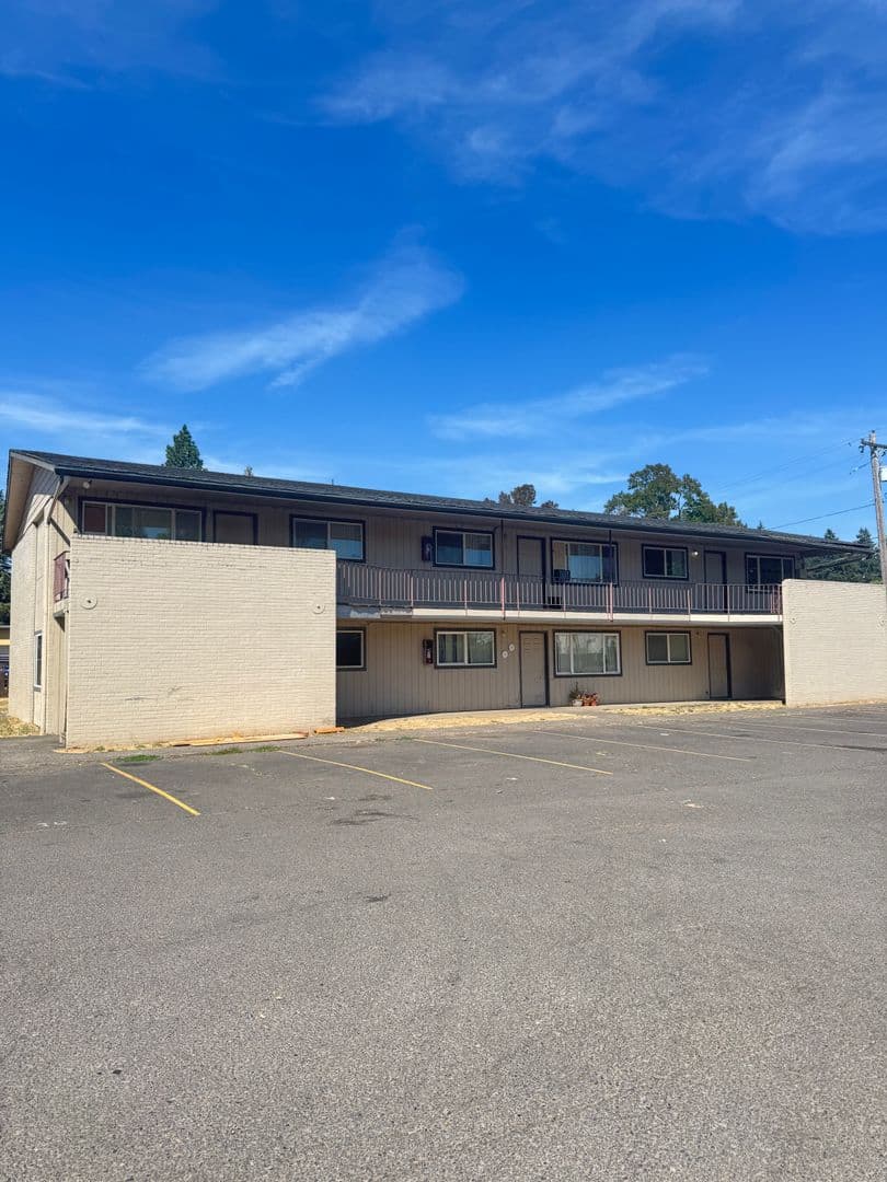 Eugene Apartment: 10-68A N Grand St