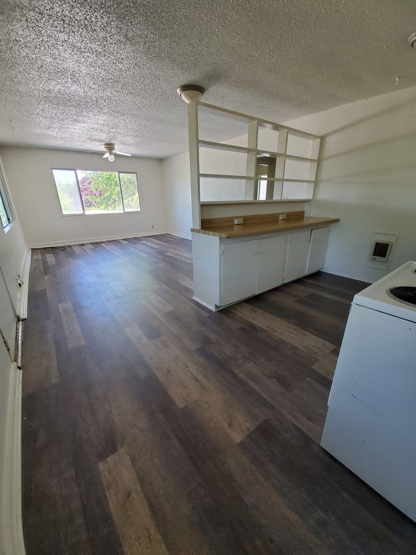 Eugene Apartment: 320 & 320 1/2 Clark Street
