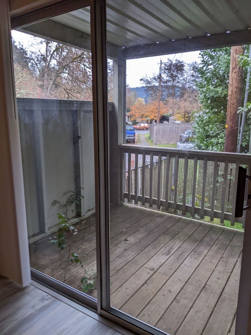 Eugene Apartment: 4001 Potter Street