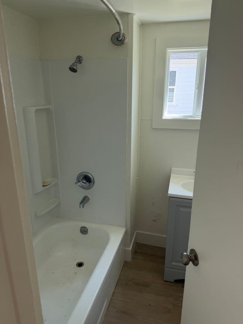 Eugene Apartment: 330 Howard Ave.