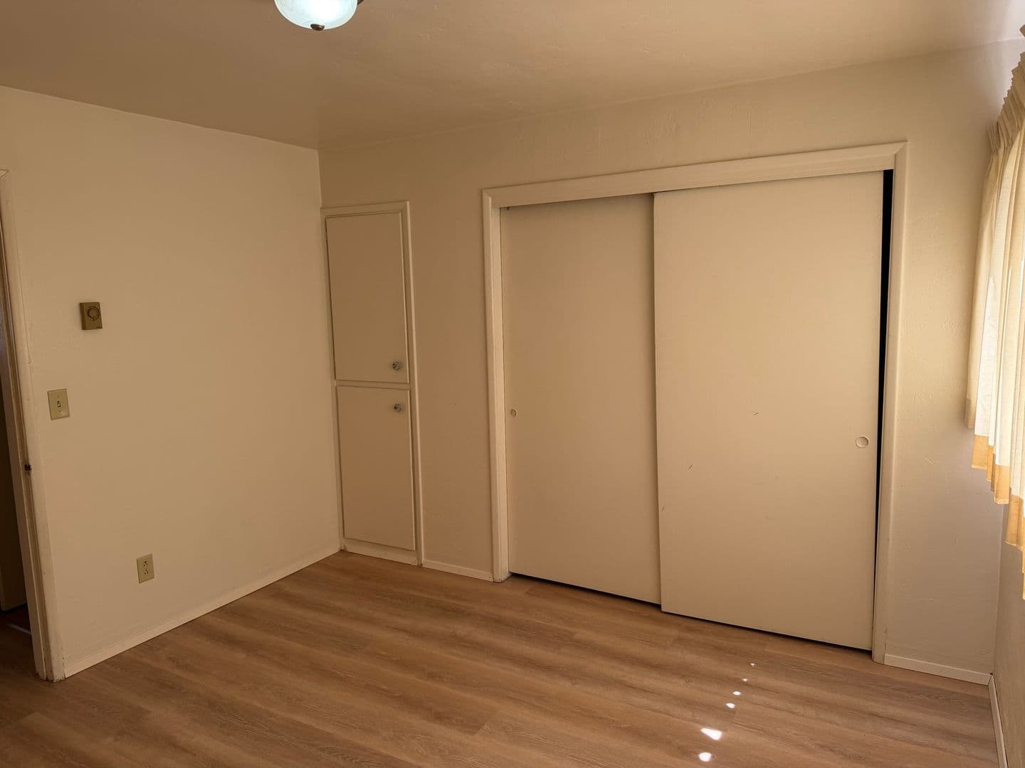 Springfield Apartment: Riverview Apartments