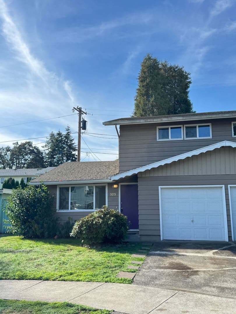 Eugene Apartment: 321-367 N Polk Street