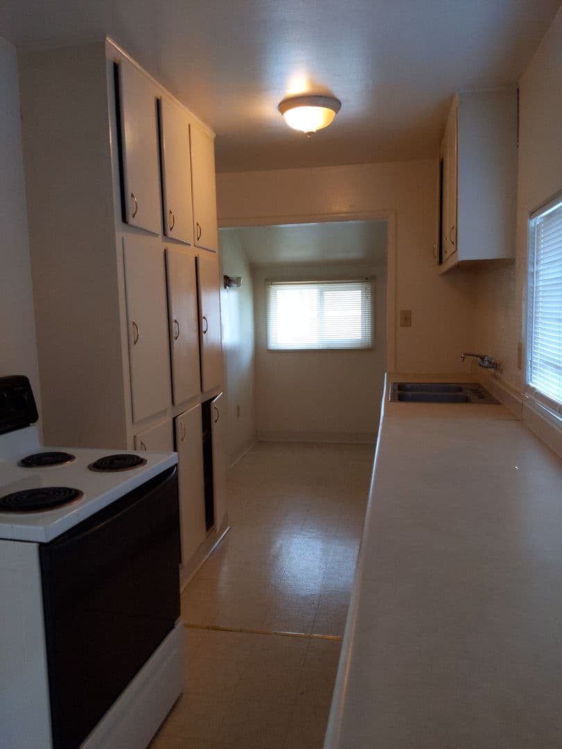 Eugene Apartment: 330 Howard Ave.