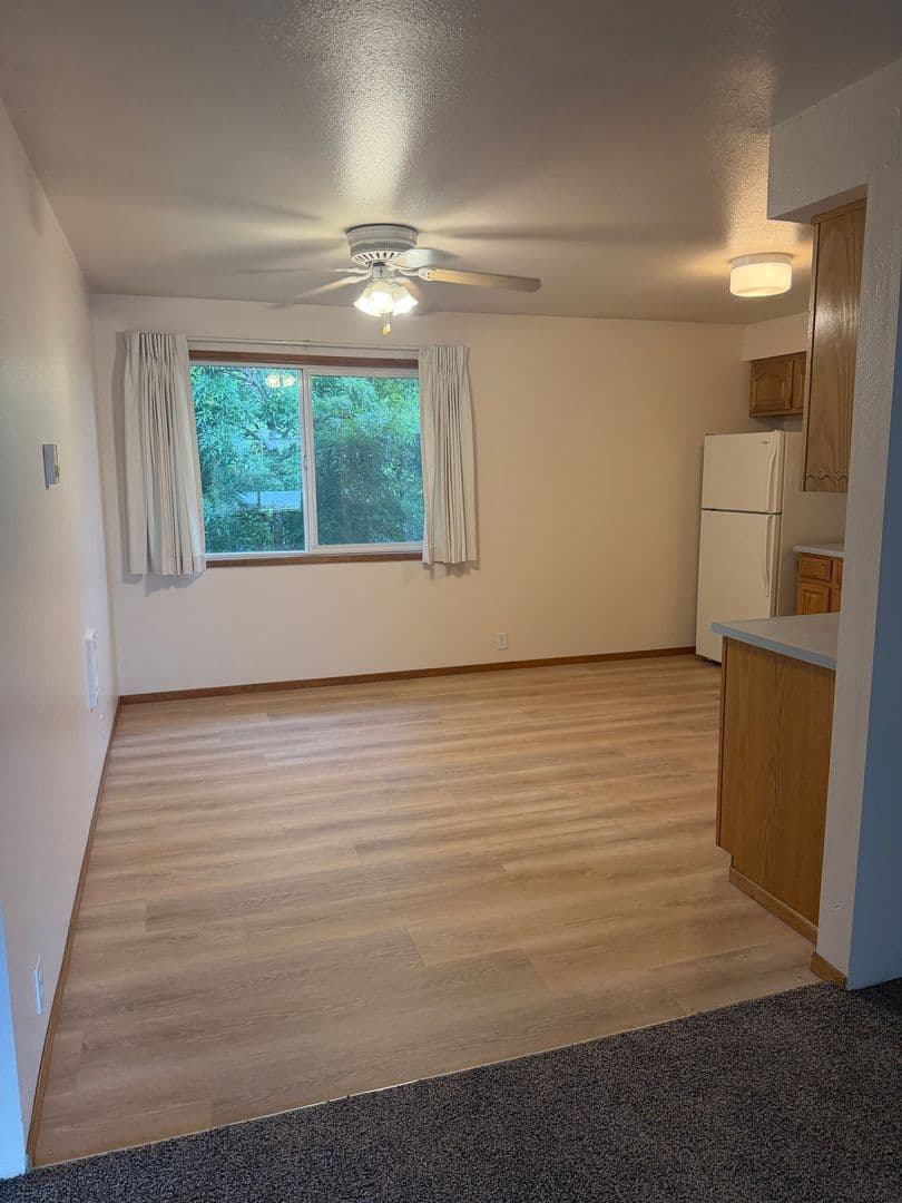 Springfield Apartment: 2420 Pheasant Boulevard
