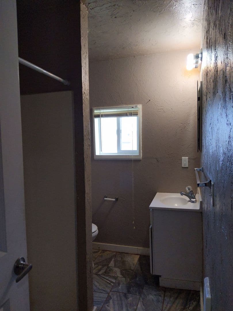 Harrisburg Apartment: 23475 Hwy 99 E