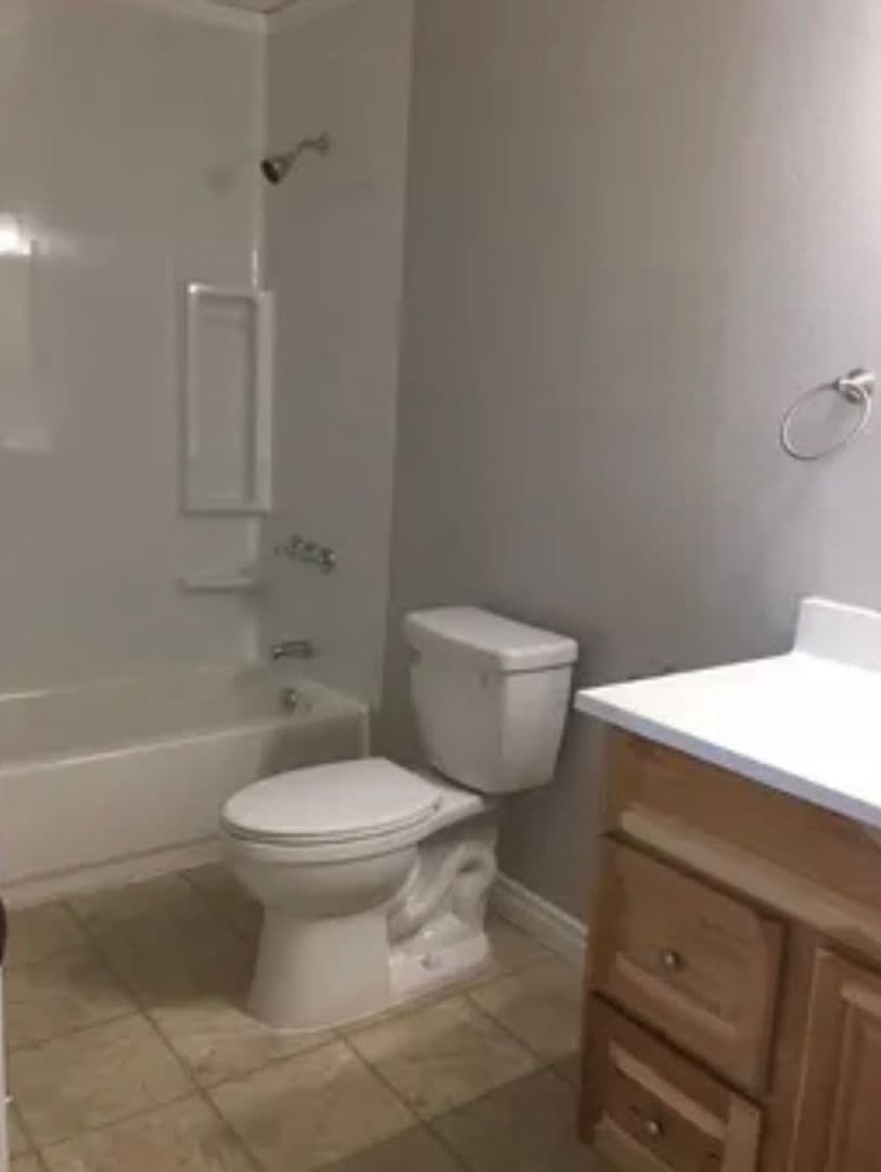 Lebanon Apartment: 725 Russell Dr