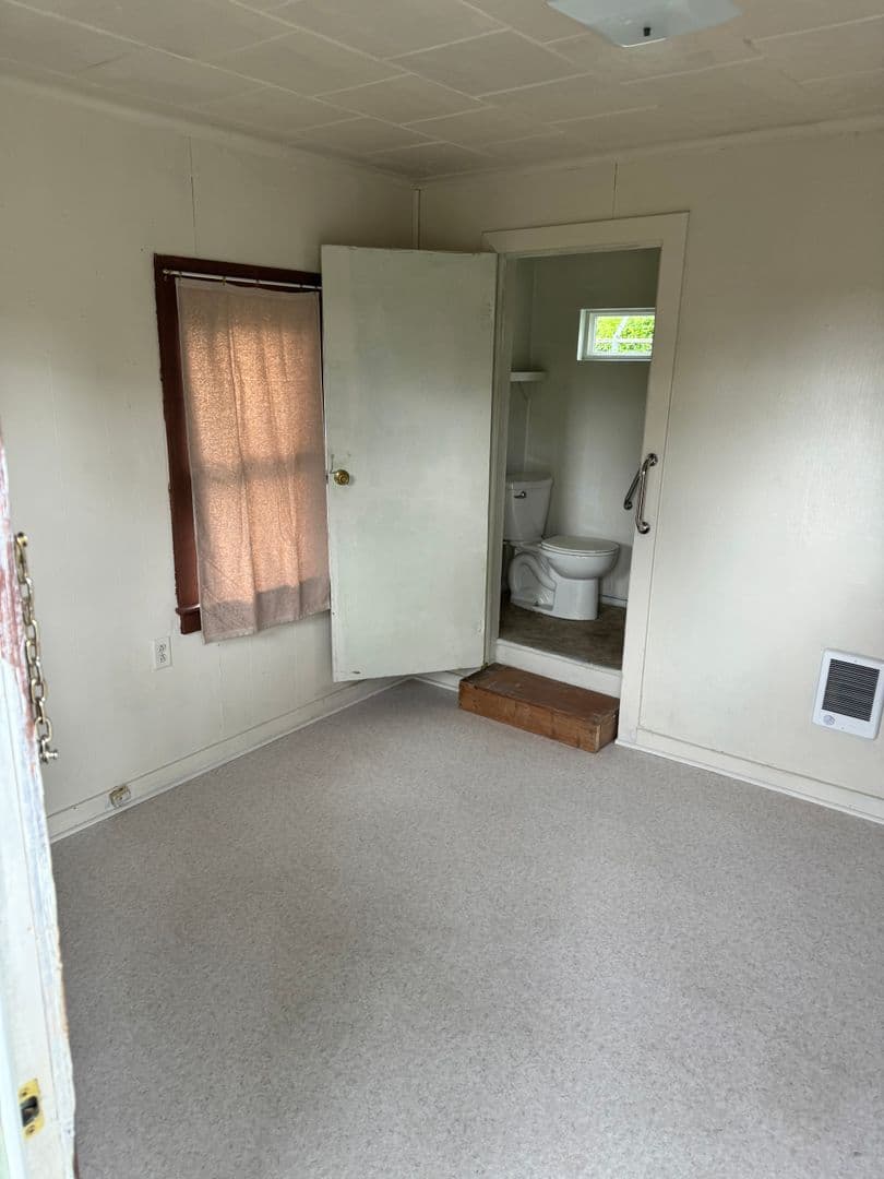 Springfield House: 5170 Main St #4
