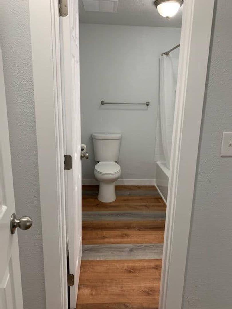 Eugene Apartment: 142 Jefferson Street