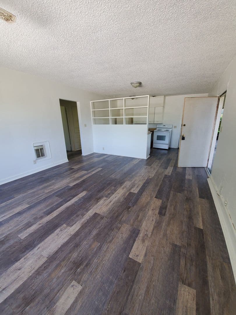 Eugene Apartment: 320 & 320 1/2 Clark Street